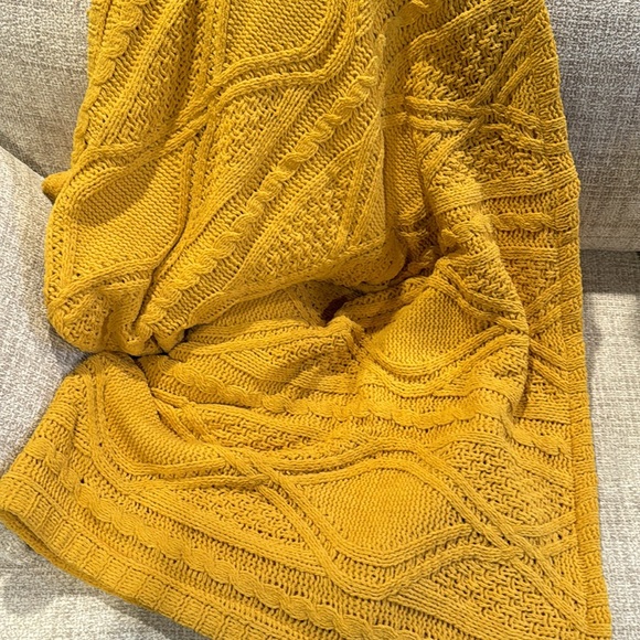 Cable knit and fleece throw blanket by DKNY - Picture 4 of 4